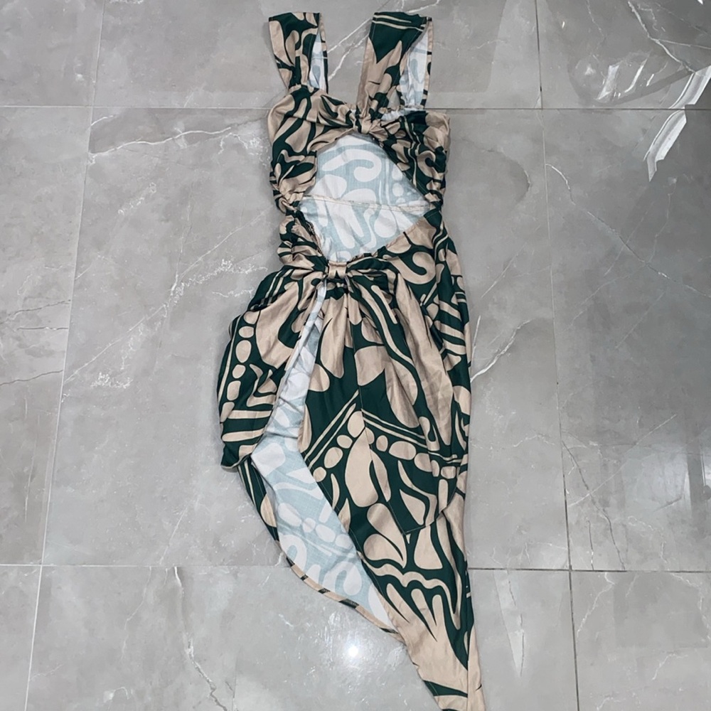 PRETTY LITTLE THING DRESS - 4